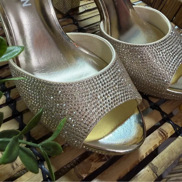 Anne Klein Rhinestone Embellished Chunky Gold Platform Heels Sandal NEW 6.5 Glam - Picture 4 of 11